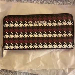 Michael Kors Wallet Plum and Black White